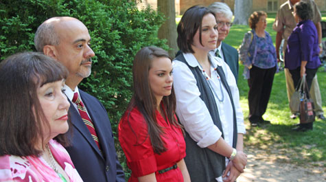 The four Native American William & 玛丽 alumni who served as advisors through the Brafferton Legacy Group: Paige Archer ’78 (Meherrin), Reginald Stewart ’86 (Chickahominy), Ashley Adkins Spivey ‘09 (Pamunkey) and Annette Saunooke ’05 (Eastern Band of Cherokee). Pictured with W&M President Emeritus Taylor Reveley. Photo by Suzanne Seurattan.